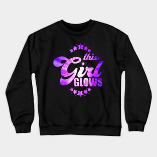 This girl Glows - Glow party squad funny gift idea T-Shirt Crewneck Sweatshirt